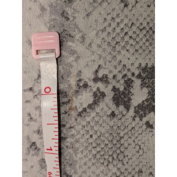 Joie ~ Size XXS ~ Rancher Irregular Snake Silk Print Top 100% Silk- Keyhole Back - Picture 9 of 10